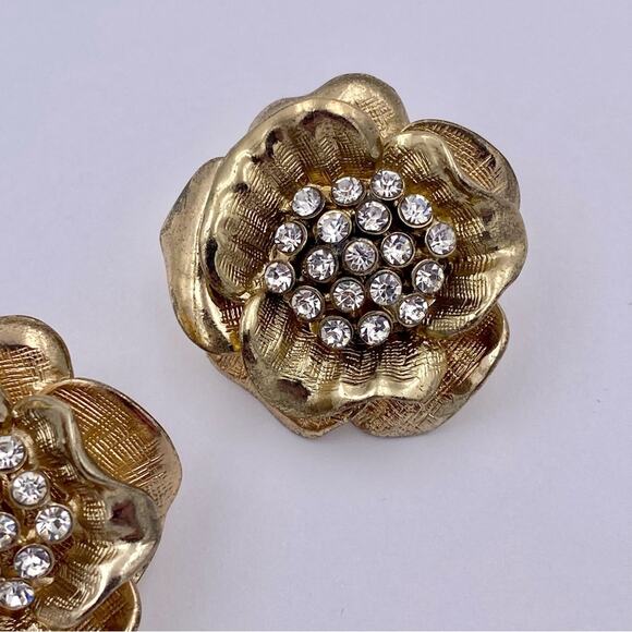 Vintage Large Textured Gold Tone Flower Rhinestone Earrings - Picture 7 of 12